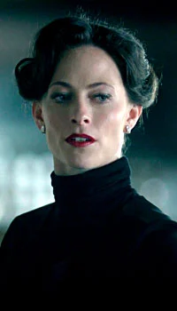 Лара Пулвер (Lara Pulver)