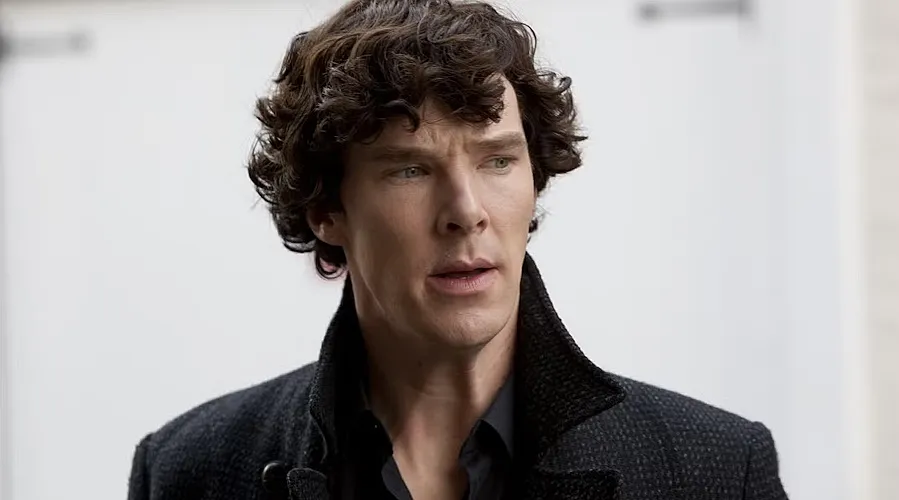 Сериал с 96% на RT исправил ключевую ошибку Шерлока от BBC